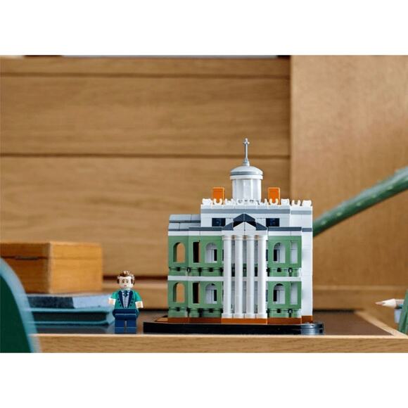 NIB LEGO Disney Haunted Mansion - Picture 5 of 5